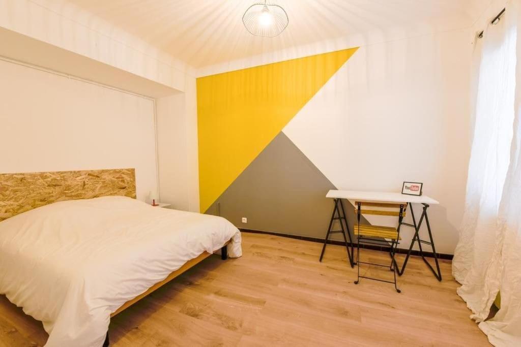 Charmant Logement Plein Pied Au Coeur Du Village Кастелькюлье Экстерьер фото