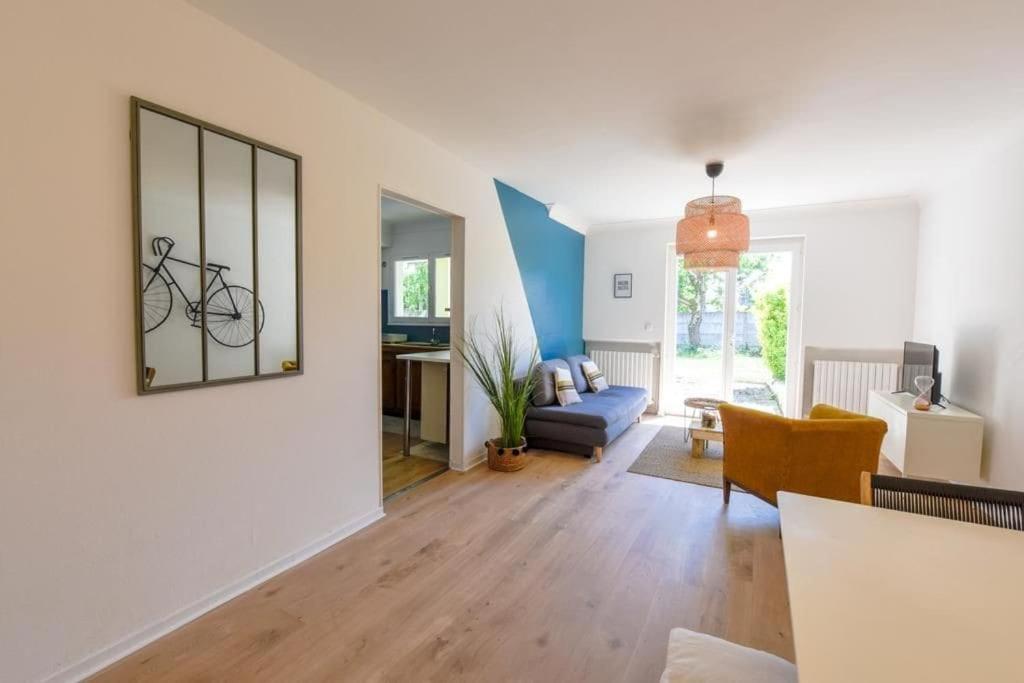 Charmant Logement Plein Pied Au Coeur Du Village Кастелькюлье Экстерьер фото