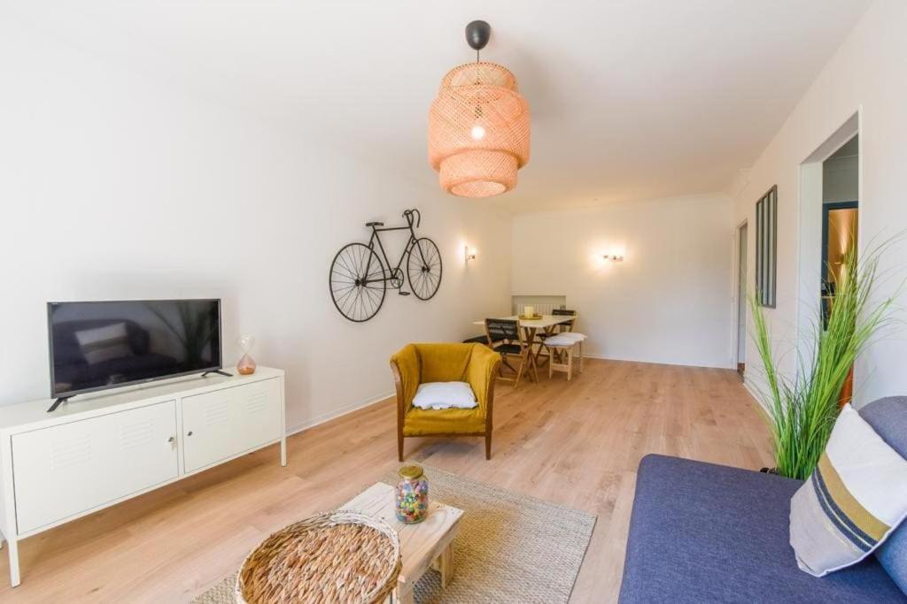 Charmant Logement Plein Pied Au Coeur Du Village Кастелькюлье Экстерьер фото